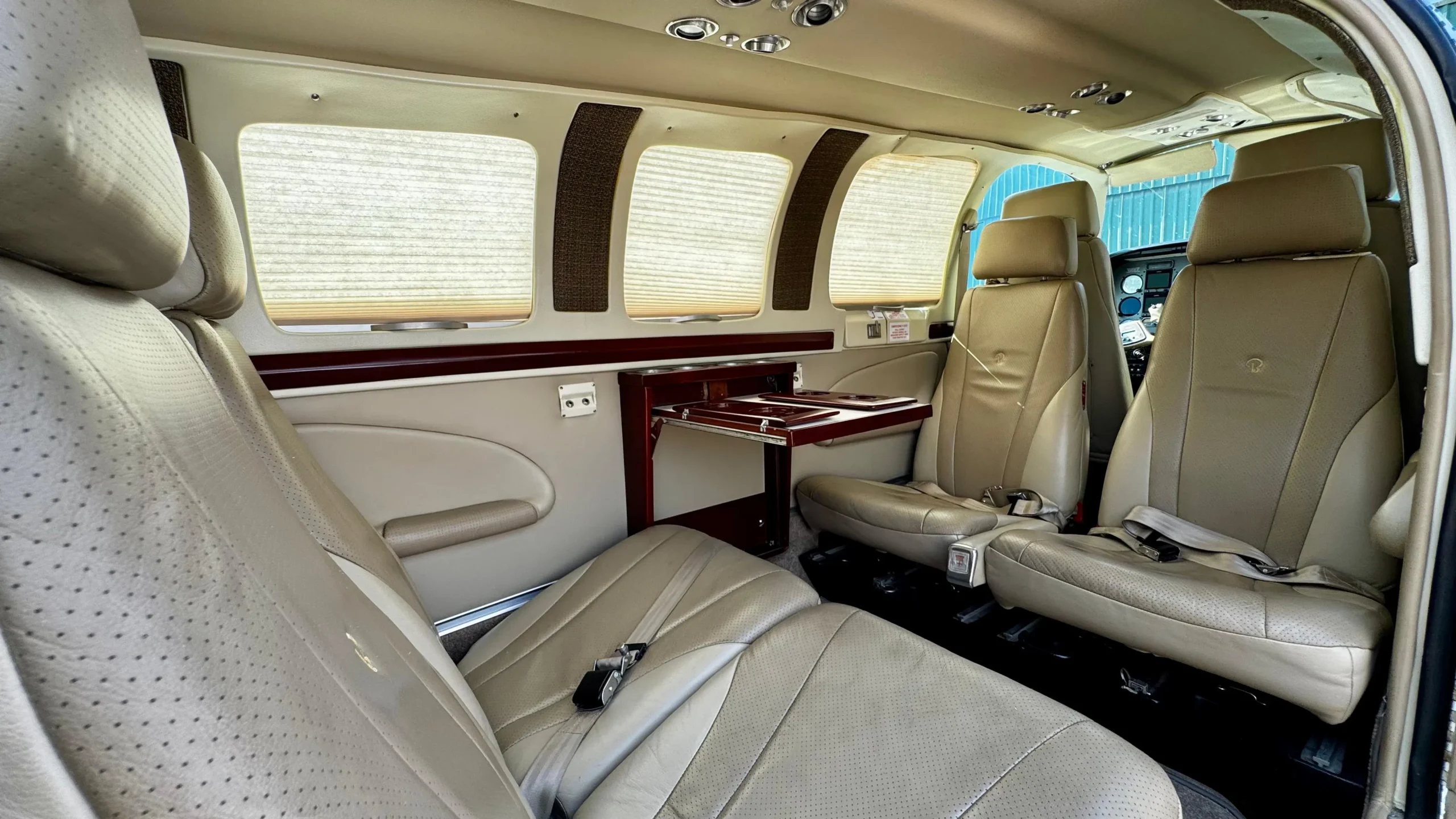 BEECHCRAFT - BONANZA A36 - 1985 - Imagem 13