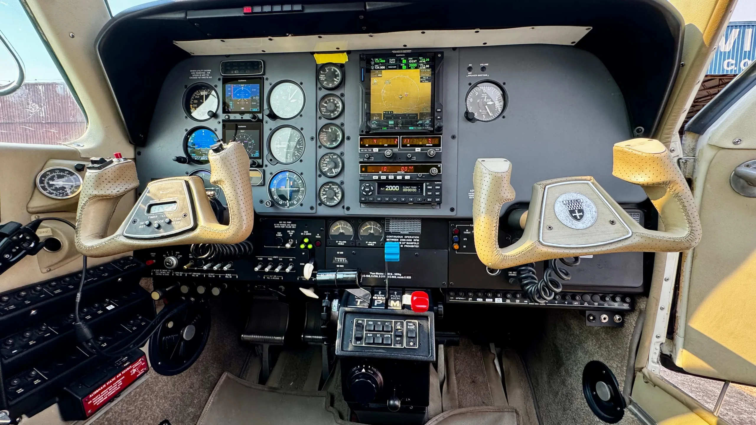 BEECHCRAFT - BONANZA A36 - 1985 - Imagem 9